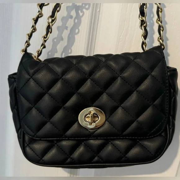 Aldo kangaroo quilted black crossbody gold chain  purse shoulder street travel - Picture 1 of 6